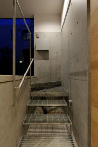 階段をゾーニングに活用　理想の間取りを叶えたデザイン住宅　渋谷区T様邸